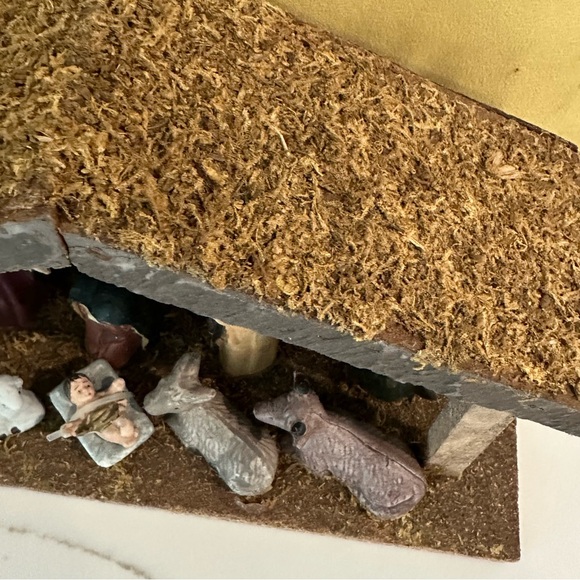 NATIVITY SCENE Simple Rustic Wood Christmas Manger Crèche Scene - Picture 5 of 10